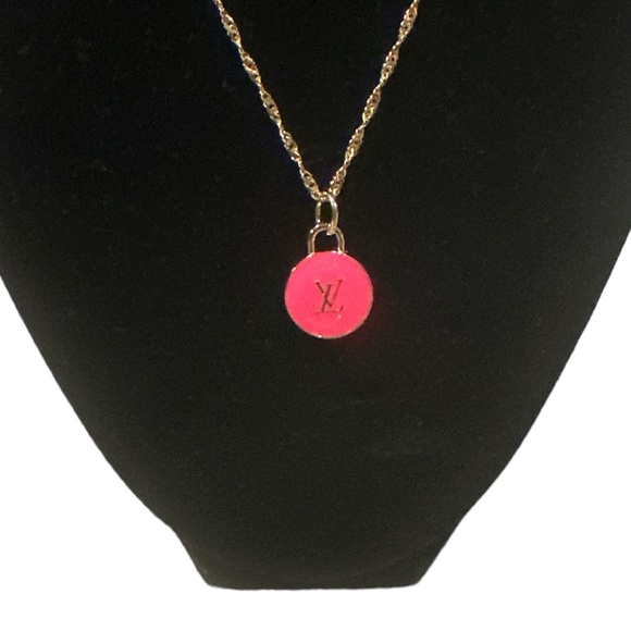 Authentic Luxury Charm (LV)-Gold/Pink 0.75"-.050”
LV both sided, unbranded Chain - Picture 1 of 13